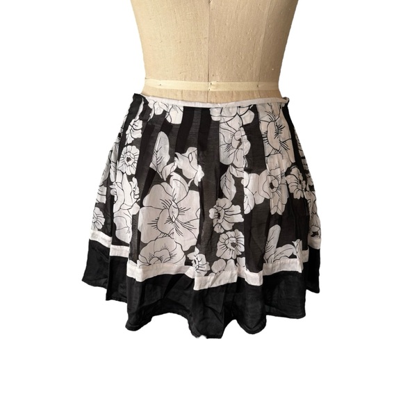 Bebe Floral Black and White Skirt - Picture 1 of 3